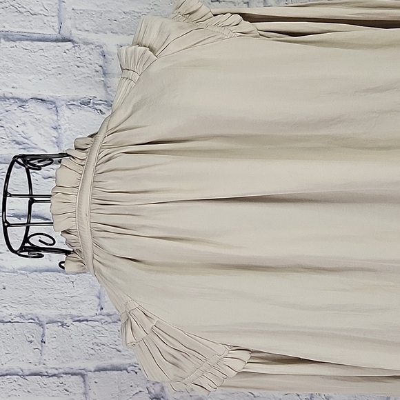 ILLA ILLA Cream Ruffled and Gathered‎ Blouse Large - Picture 7 of 9